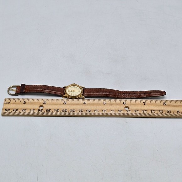 Vintage Guess Womens Watch With Brown Leather Strap Gold-Tone Case - Picture 7 of 7